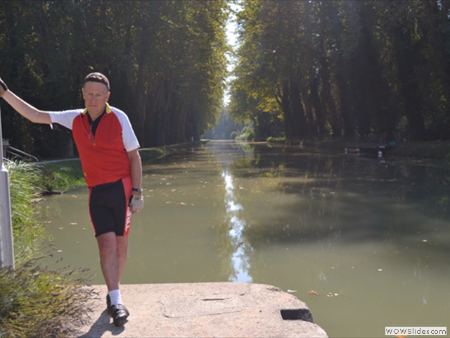 Taking time to pose by the Canal de Garonne